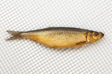 Karštai rūkyta atlantinė silkė, neišdarinėta, su galva, 300-500g, kg