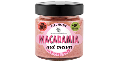 Crunchy macadamia nut cream with raspberries