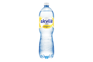Lengvai gazuotas stalo vanduo AKVILĖ su citrinos aromatu, 1,5 l