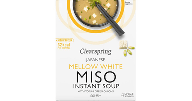 Quickly prepared miso soup with tofu and green onions