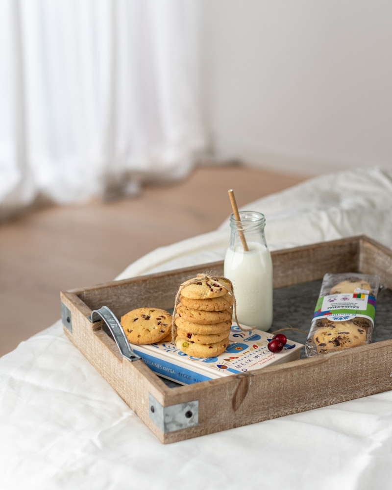 Cookies with pistachios and cranberries