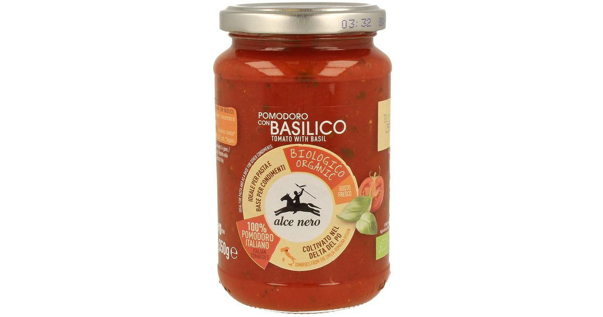 Organic tomato sauce with basil
